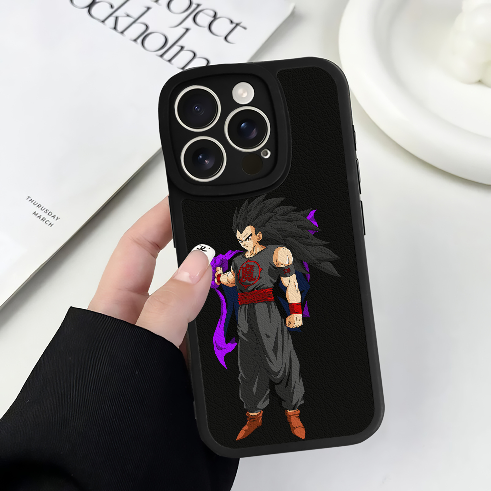（画像用） ドラゴンボール ベジータ四世（Bejīta Yonsei）DRAGON BALL Vegeta IV 【iPhone 16シリーズ対応】シリコンスマホケース（レザー調） 材質：シリコン